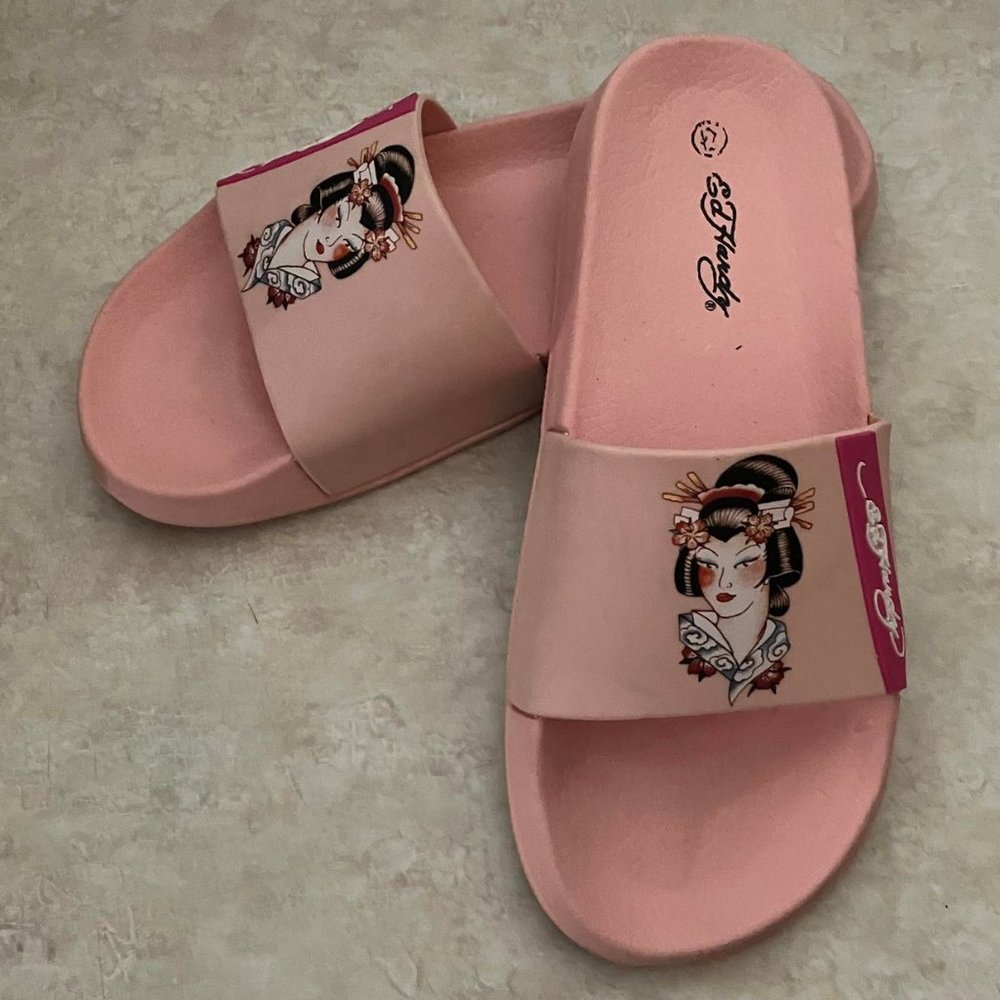 Ed Hardy size 8 pink Geisha slides